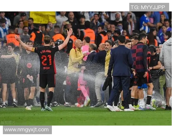 巴萨足球明星离队引发球迷热议新赛季球队前景堪忧